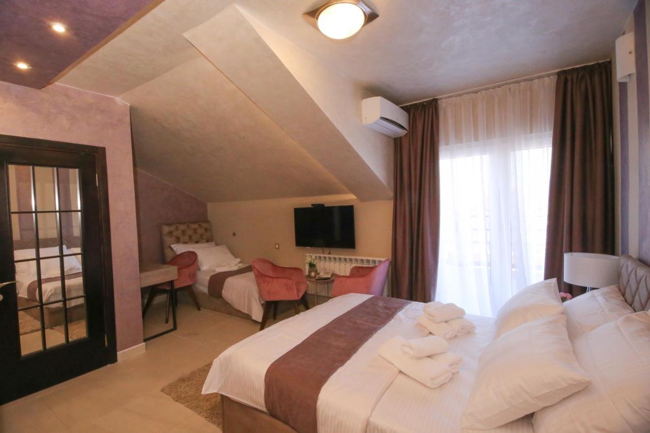 Hotel Bajadera Lux Belgrado Exterior foto